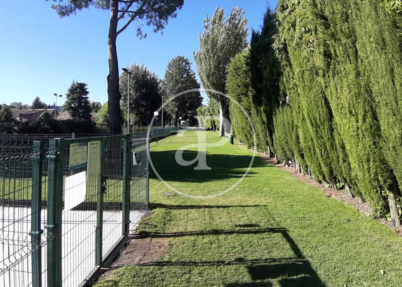 5 bedroom Villa for sale in La Moraleja with pool garage - € 1,390,000 (Ref: 10131732)