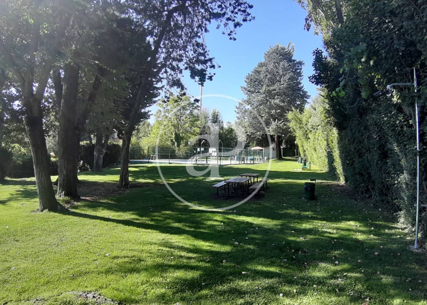 5 bedroom Villa for sale in La Moraleja with pool garage - € 1,390,000 (Ref: 10131732)
