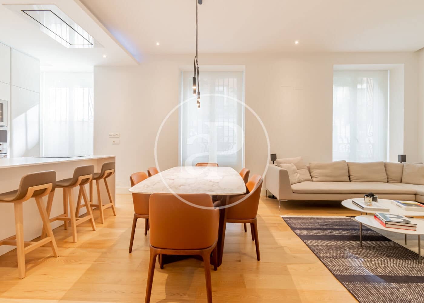 3 slaapkamer Appartement te huur in Madrid stad met garage - € 10.650 (Ref: 10131739)