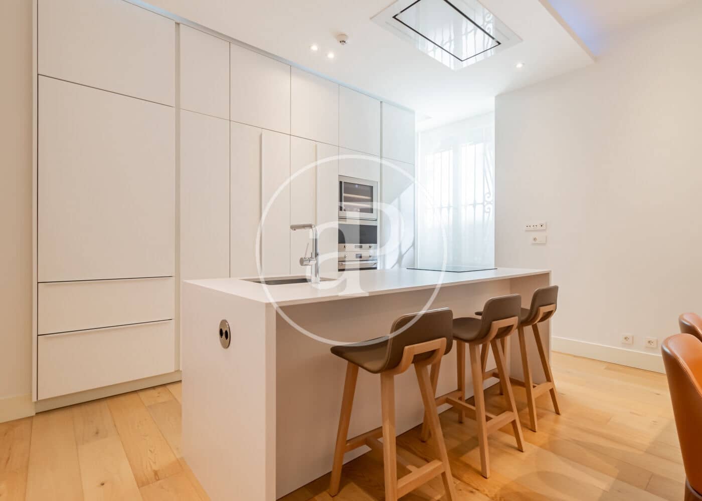 3 slaapkamer Appartement te huur in Madrid stad met garage - € 10.650 (Ref: 10131739)