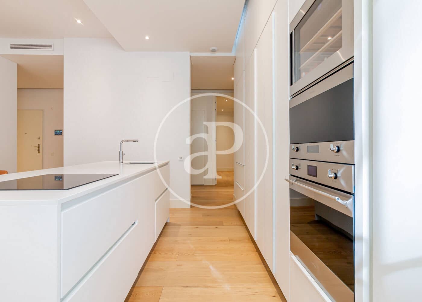 3 slaapkamer Appartement te huur in Madrid stad met garage - € 10.650 (Ref: 10131739)