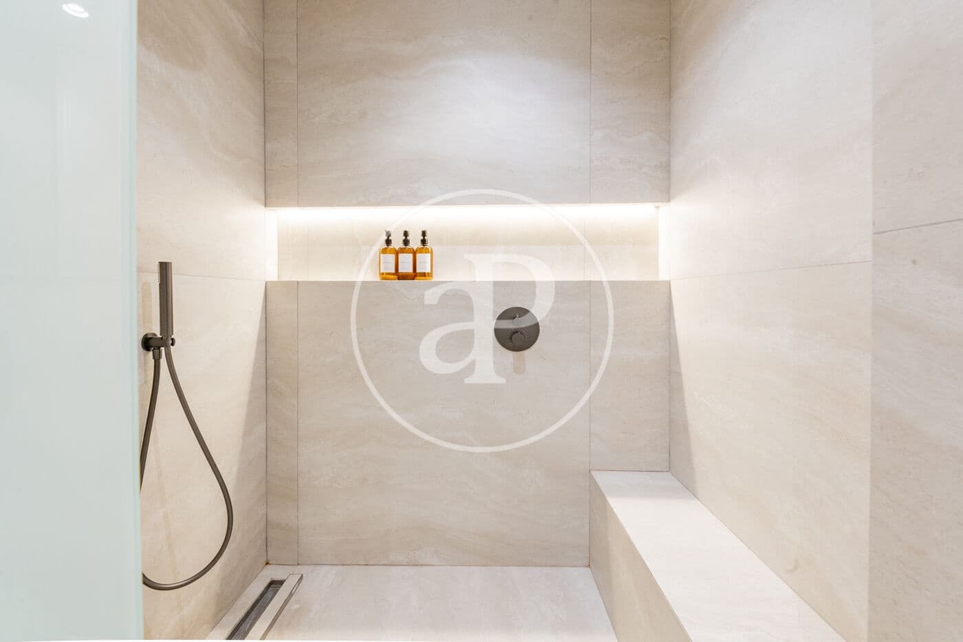 2 bedroom Apartment for sale in Madrid city - € 1,940,000 (Ref: 10135979)