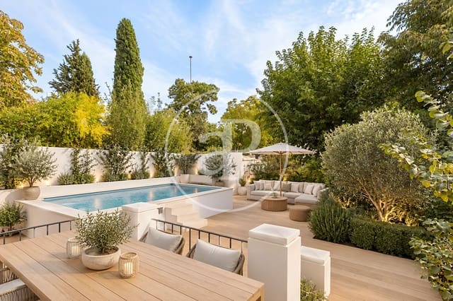 5 bedroom Villa for sale in Pozuelo de Alarcón with pool garage - € 1,860,000 (Ref: 10135982)
