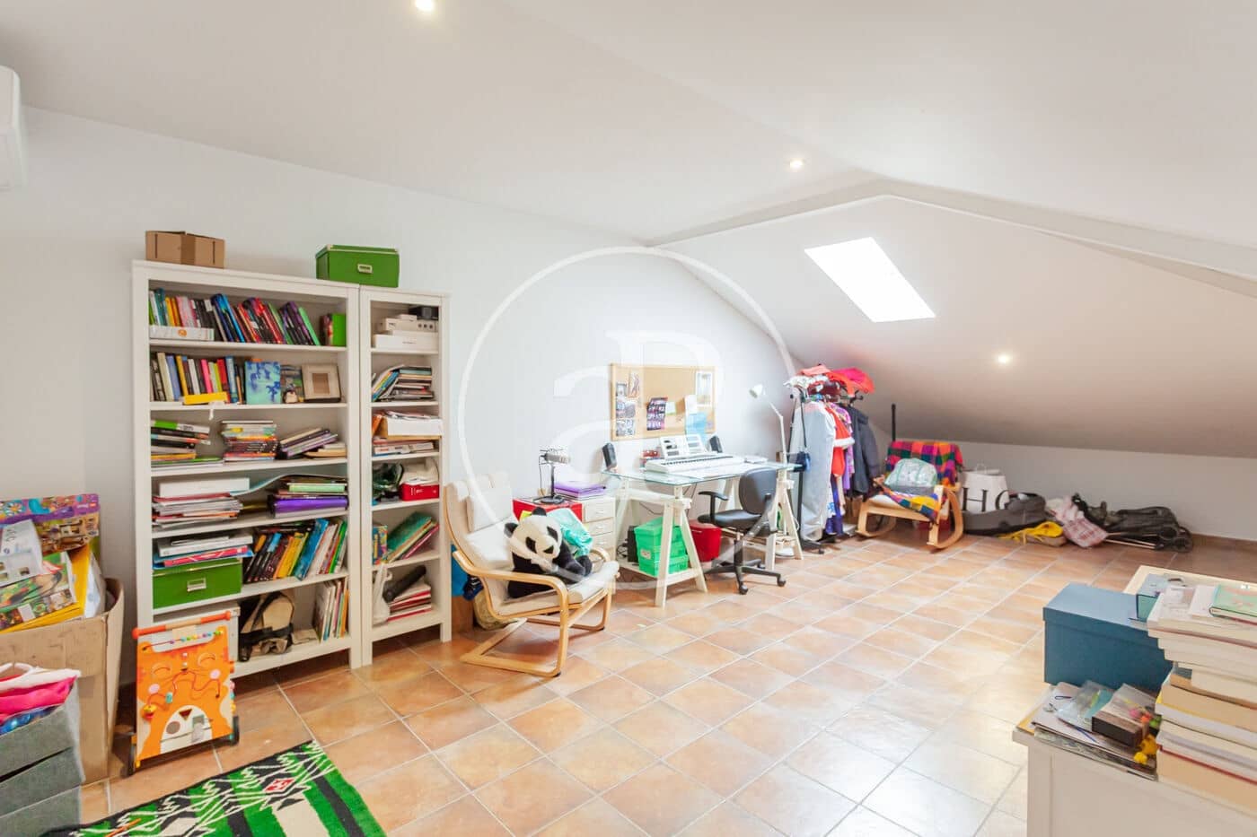 5 bedroom Villa for sale in Pozuelo de Alarcon with pool garage - € 1,860,000 (Ref: 10135982)