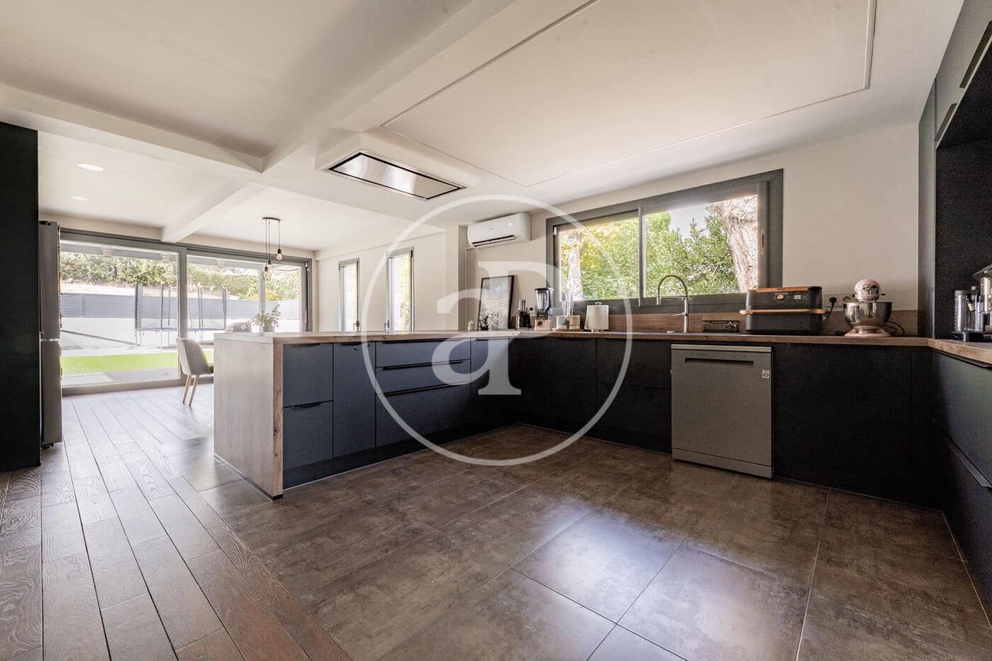 Chalet de 4 habitaciones en Madrid ciudad en venta con garaje - 1.200.000 € (Ref: 10139676)