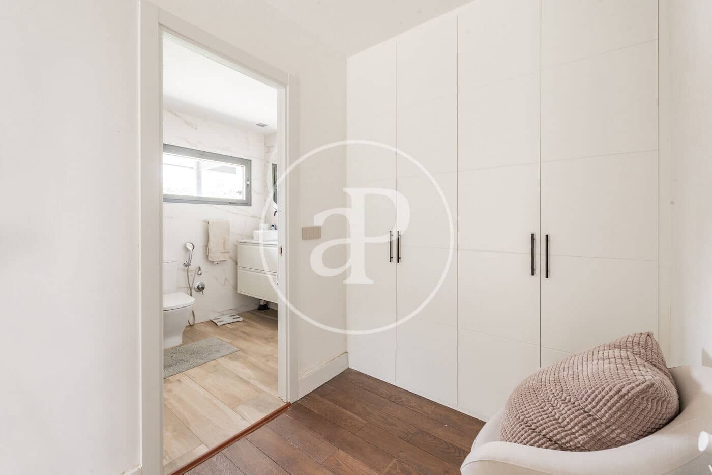 Chalet de 4 habitaciones en Madrid ciudad en venta con garaje - 1.200.000 € (Ref: 10139676)
