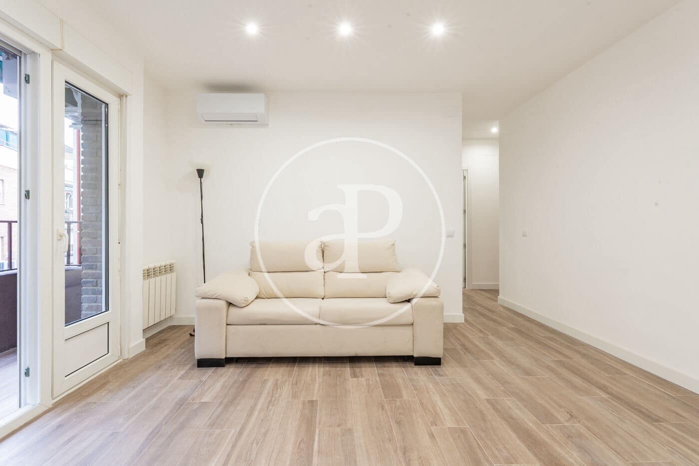 3 soveværelse Lejlighed til leje i Madrid by - € 2.200 (Ref: 10142420)