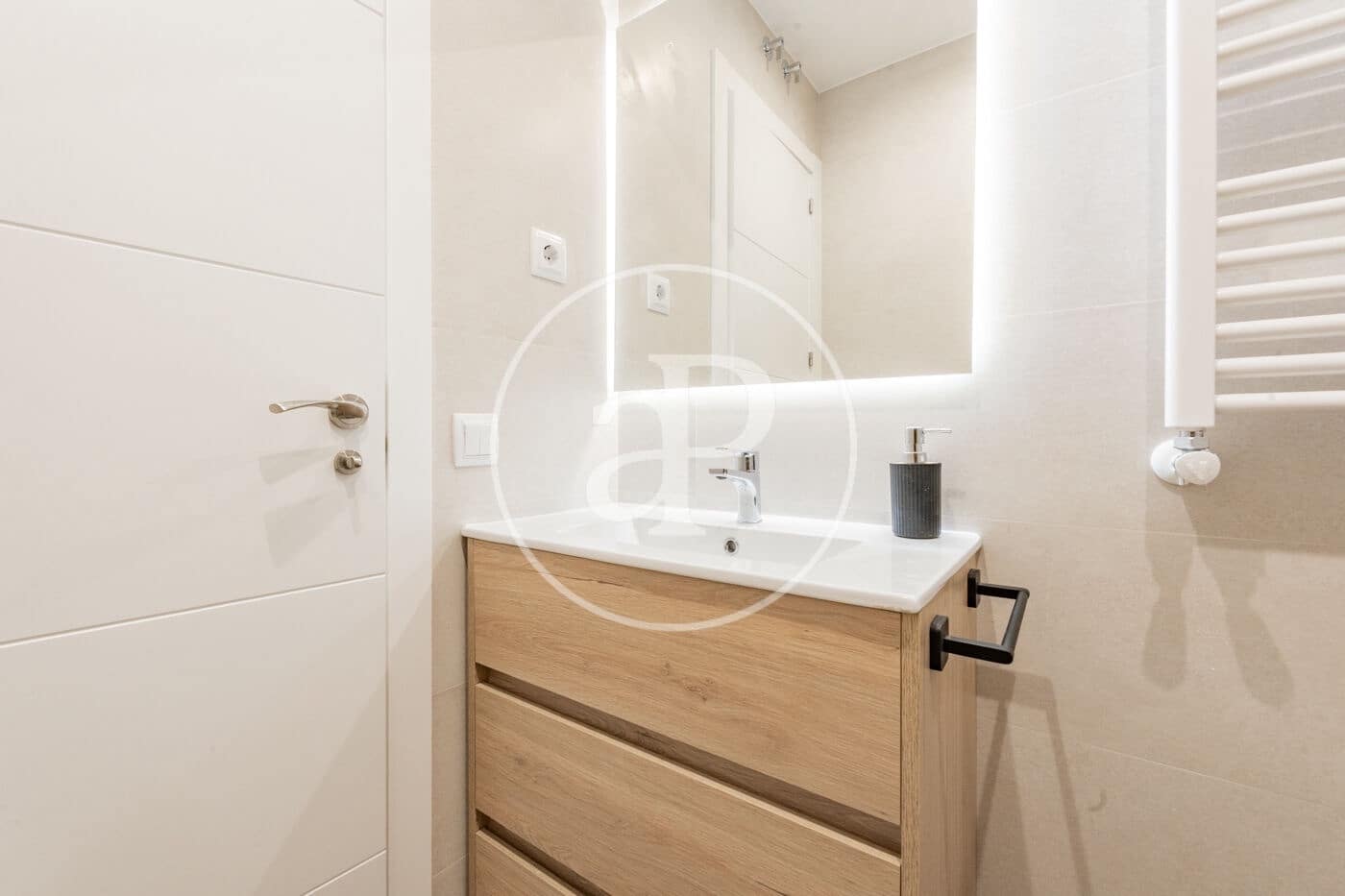 3 soveværelse Lejlighed til leje i Madrid by - € 2.200 (Ref: 10142420)