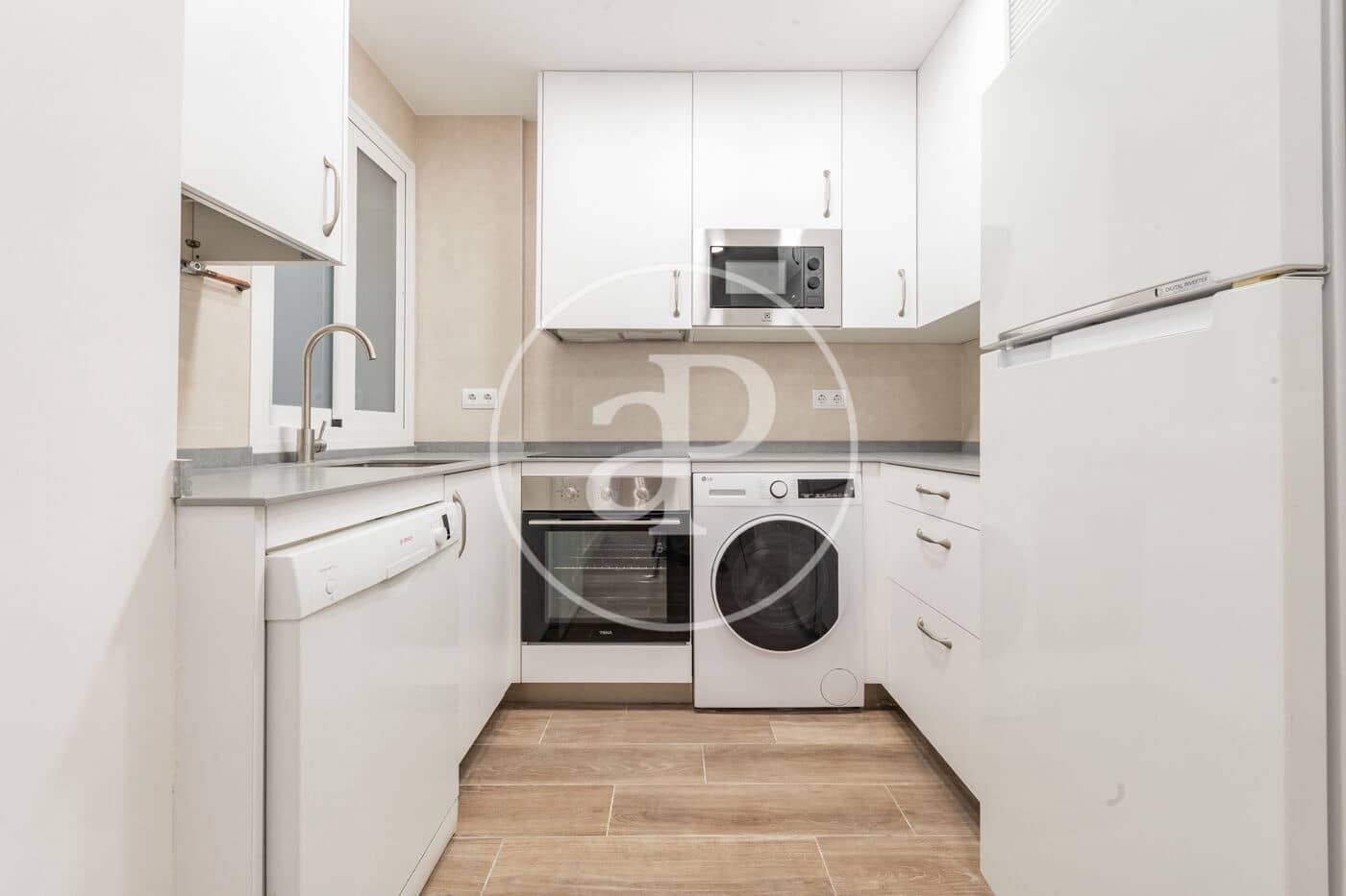 3 soveværelse Lejlighed til leje i Madrid by - € 2.200 (Ref: 10142420)