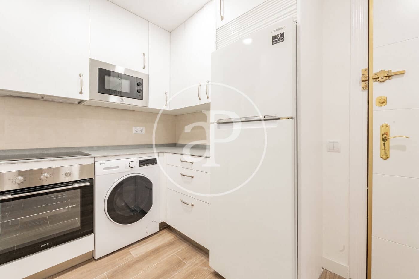 3 soveværelse Lejlighed til leje i Madrid by - € 2.200 (Ref: 10142420)