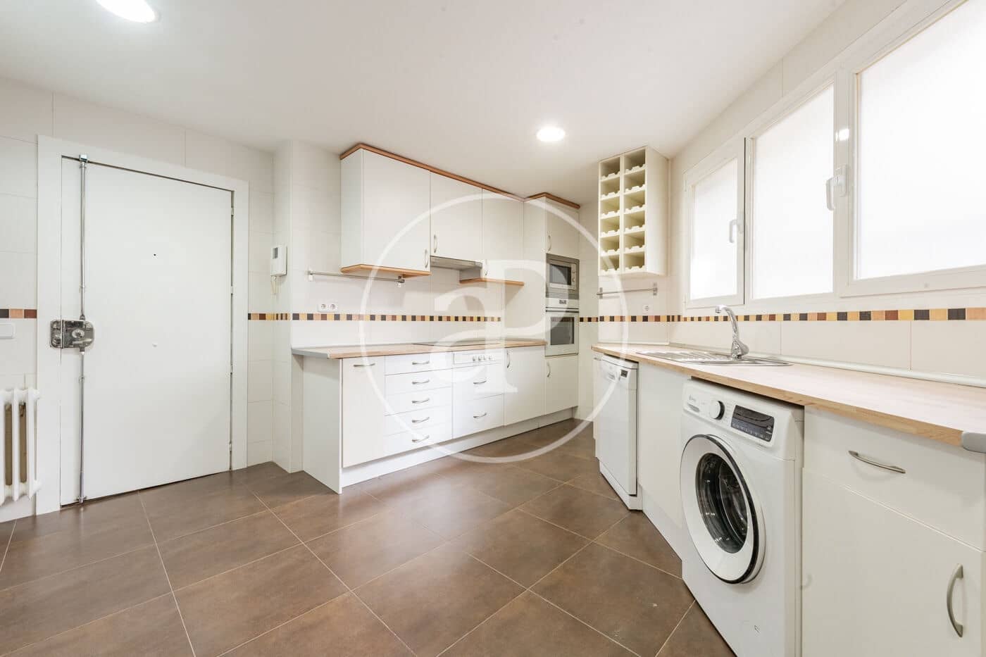 3 Zimmer Apartment zu vermieten in Madrid Stadt mit Garage - 3.200 € (Ref: 10147037)
