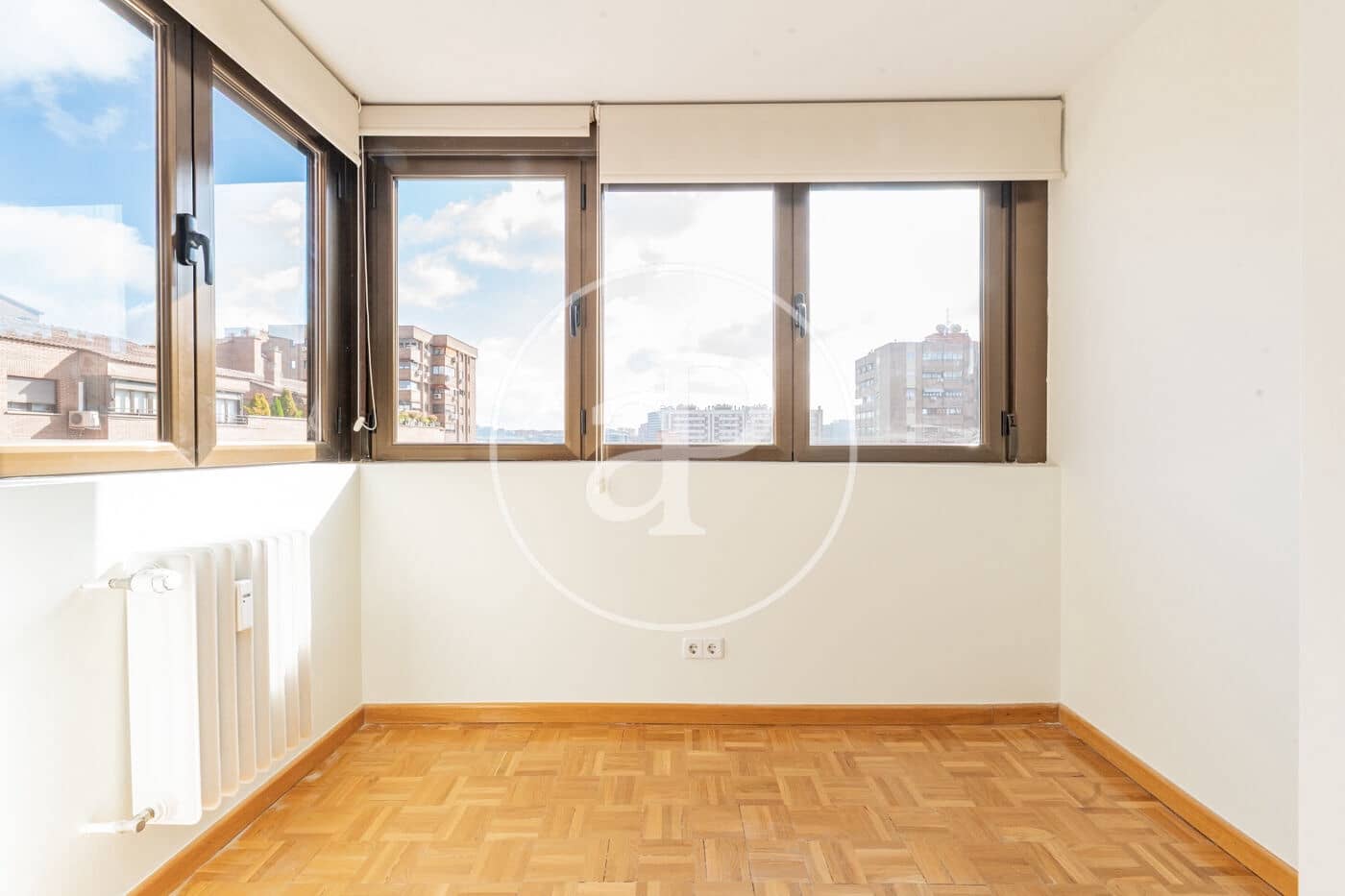 3 Zimmer Apartment zu vermieten in Madrid Stadt mit Garage - 3.200 € (Ref: 10147037)