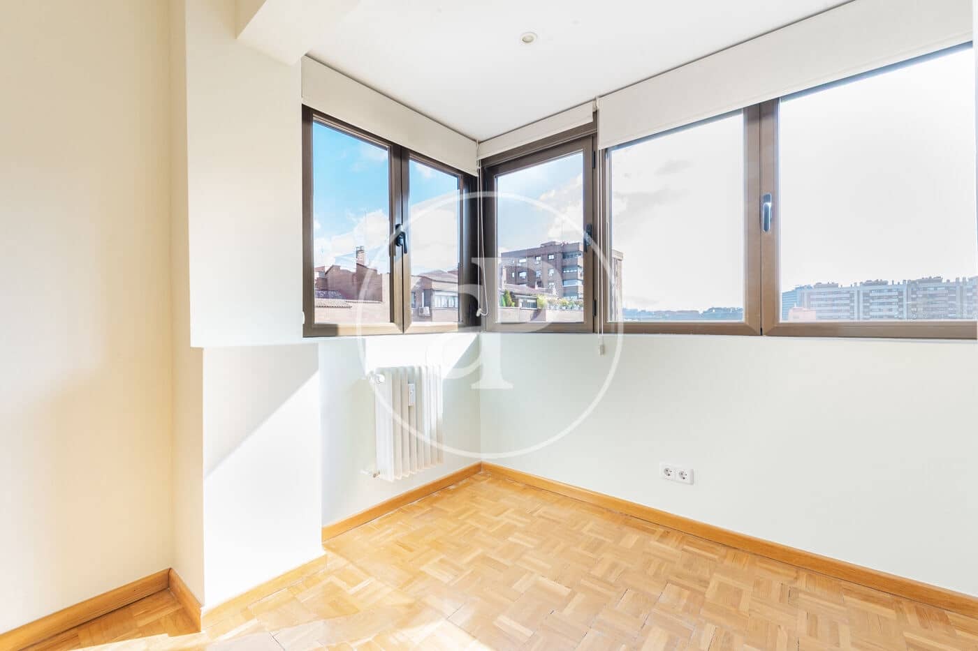 3 Zimmer Apartment zu vermieten in Madrid Stadt mit Garage - 3.200 € (Ref: 10147037)