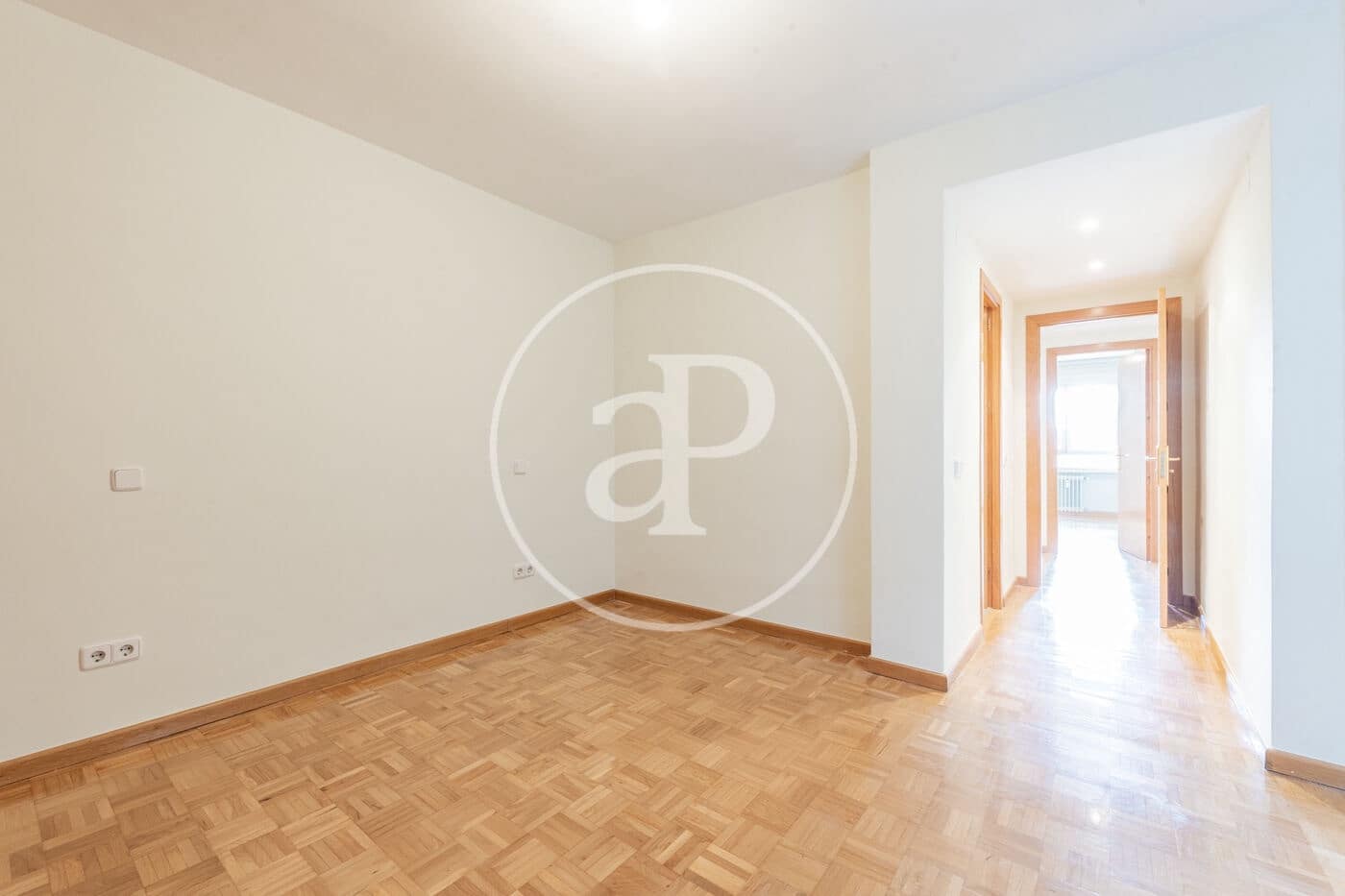 3 Zimmer Apartment zu vermieten in Madrid Stadt mit Garage - 3.200 € (Ref: 10147037)