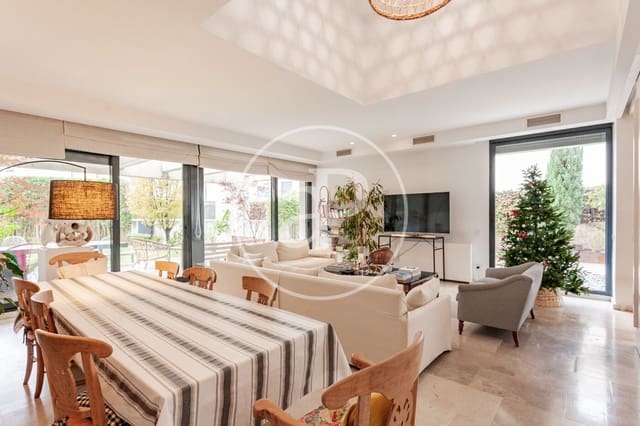 5 makuuhuone Huvila myytävänä paikassa Fuente del Fresno, San Sebastián de los Reyes mukana uima-altaan 
autotalli - 1 650 000 € (Ref: 10148806)