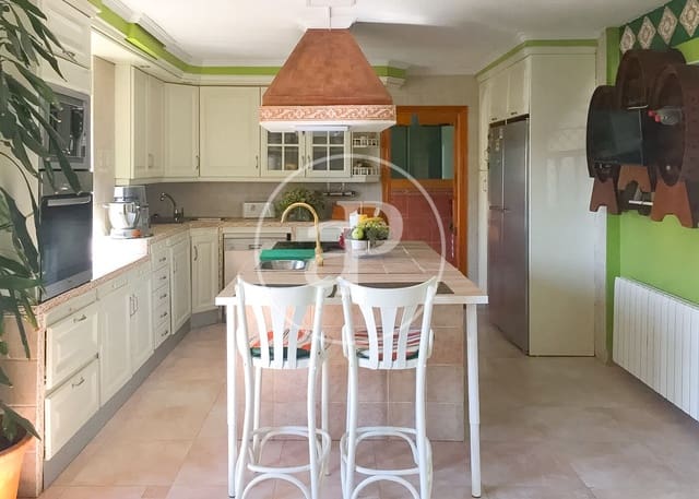 5 soveværelse Villa til salg i Cobeña med swimmingpool - € 650.000 (Ref: 10148808)