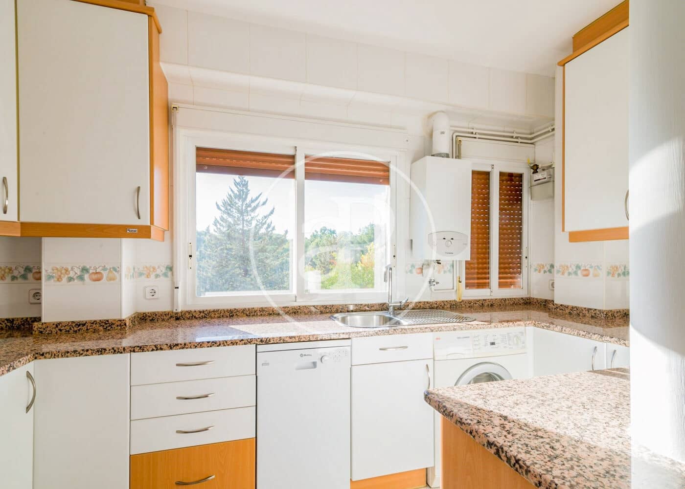 3 quarto Apartamento para arrendar em Madrid cidade com garagem - 2 000 € (Ref: 10148810)