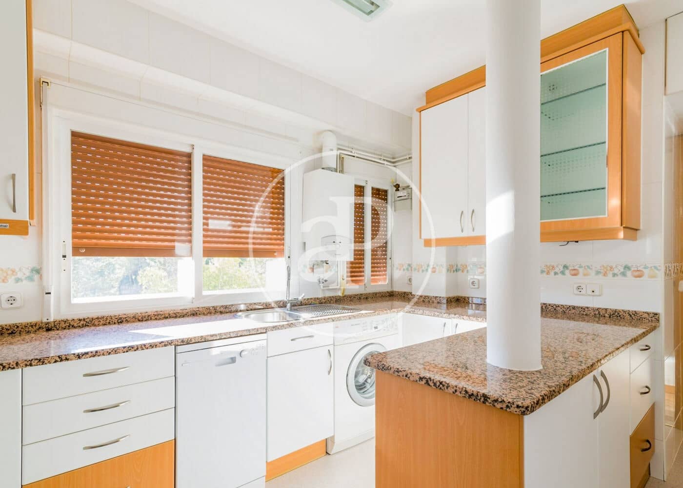 3 quarto Apartamento para arrendar em Madrid cidade com garagem - 2 000 € (Ref: 10148810)