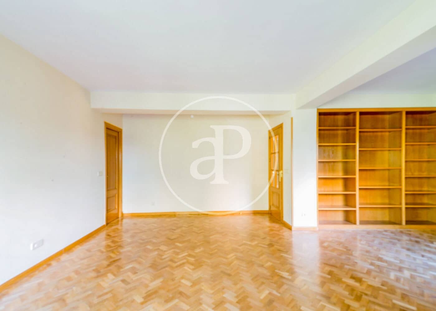 3 quarto Apartamento para arrendar em Madrid cidade com garagem - 2 000 € (Ref: 10148810)
