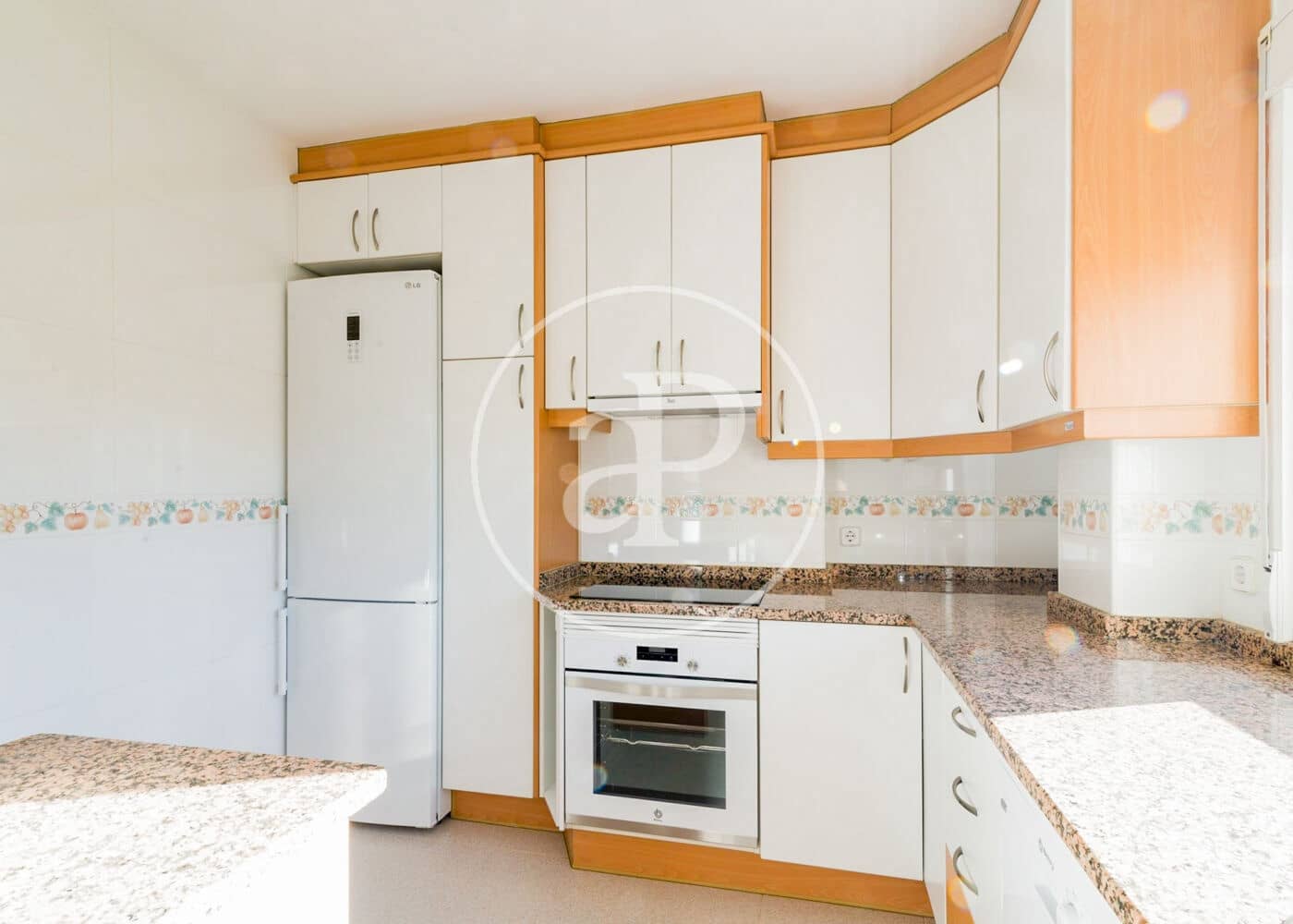 3 quarto Apartamento para arrendar em Madrid cidade com garagem - 2 000 € (Ref: 10148810)