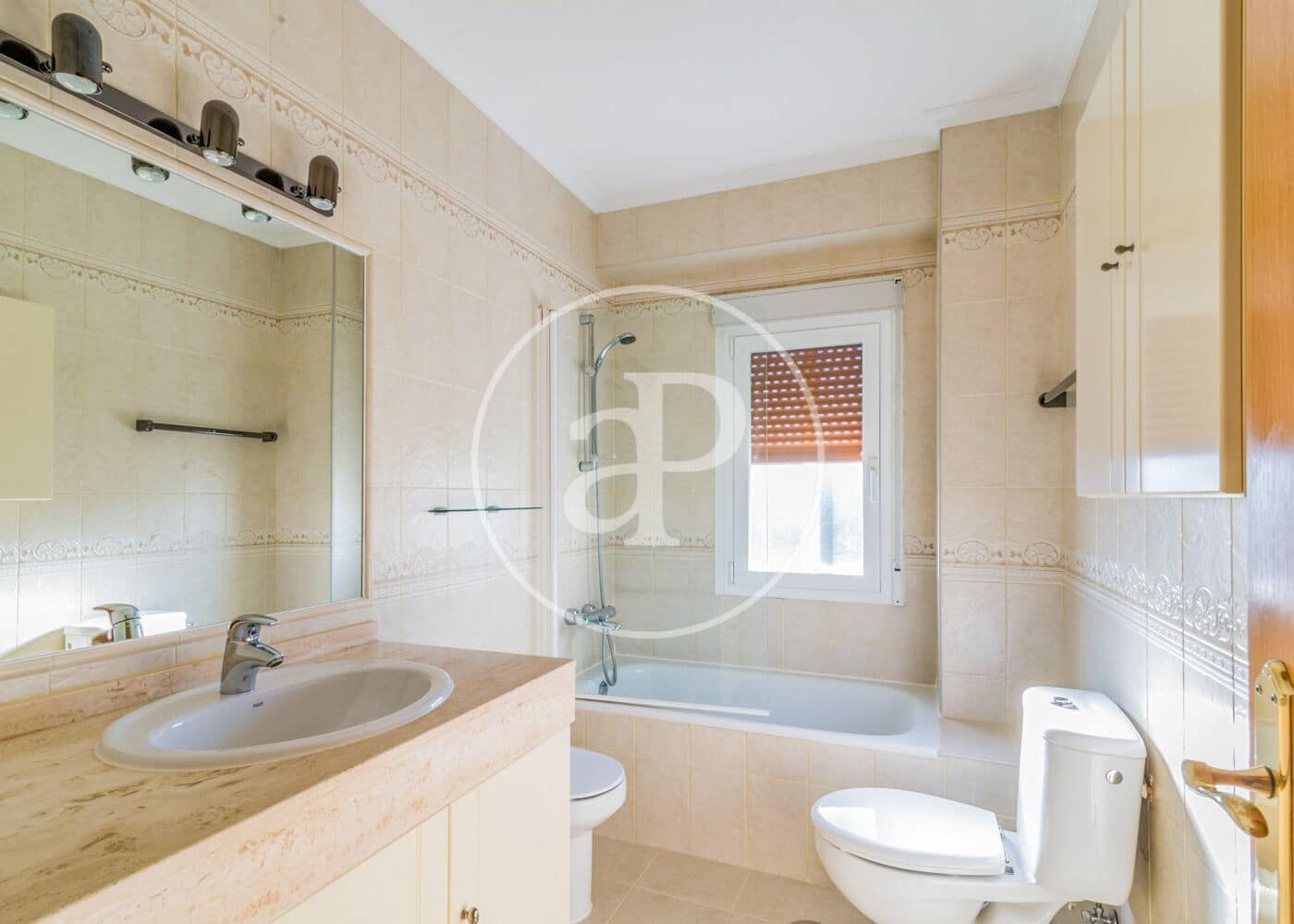 3 quarto Apartamento para arrendar em Madrid cidade com garagem - 2 000 € (Ref: 10148810)