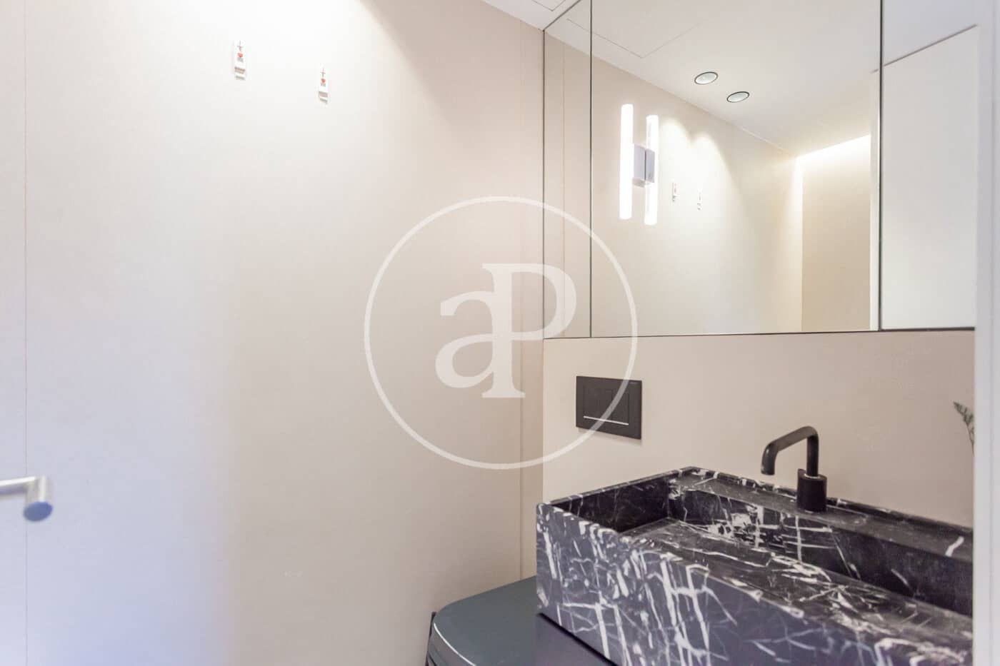 2 Zimmer Apartment zu verkaufen in Madrid Stadt mit Pool Garage - 765.000 € (Ref: 10159581)
