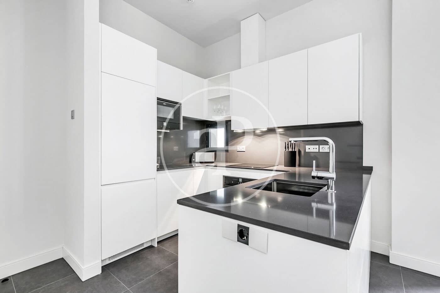 2 soverom Leilighet til leie i Madrid by - € 7 100 (Ref: 10159583)