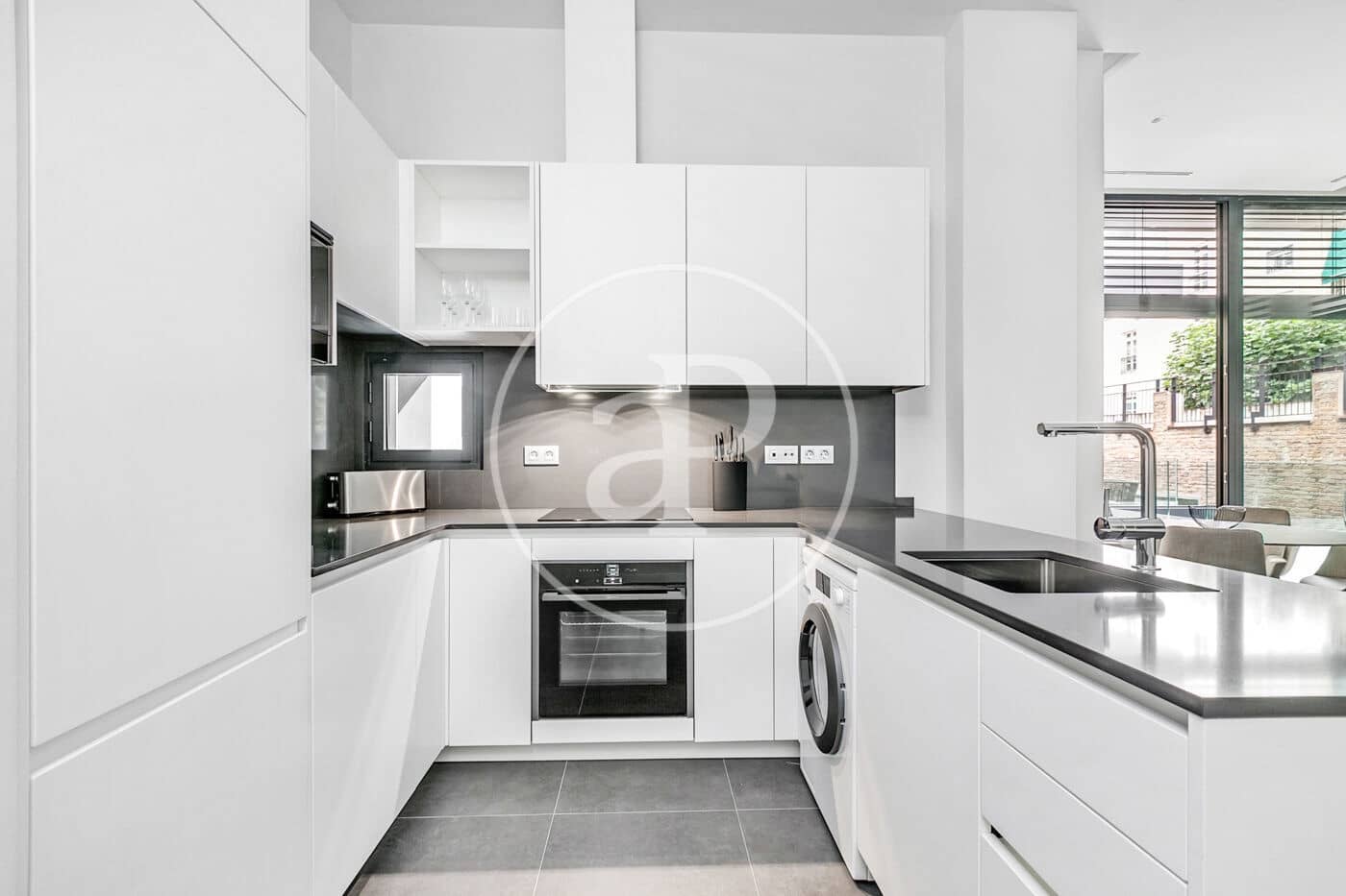 2 soverom Leilighet til leie i Madrid by - € 7 100 (Ref: 10159583)