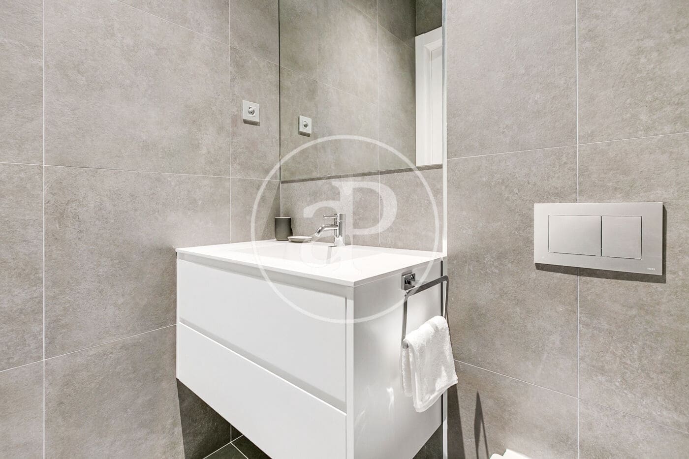 2 soverom Leilighet til leie i Madrid by - € 7 100 (Ref: 10159583)