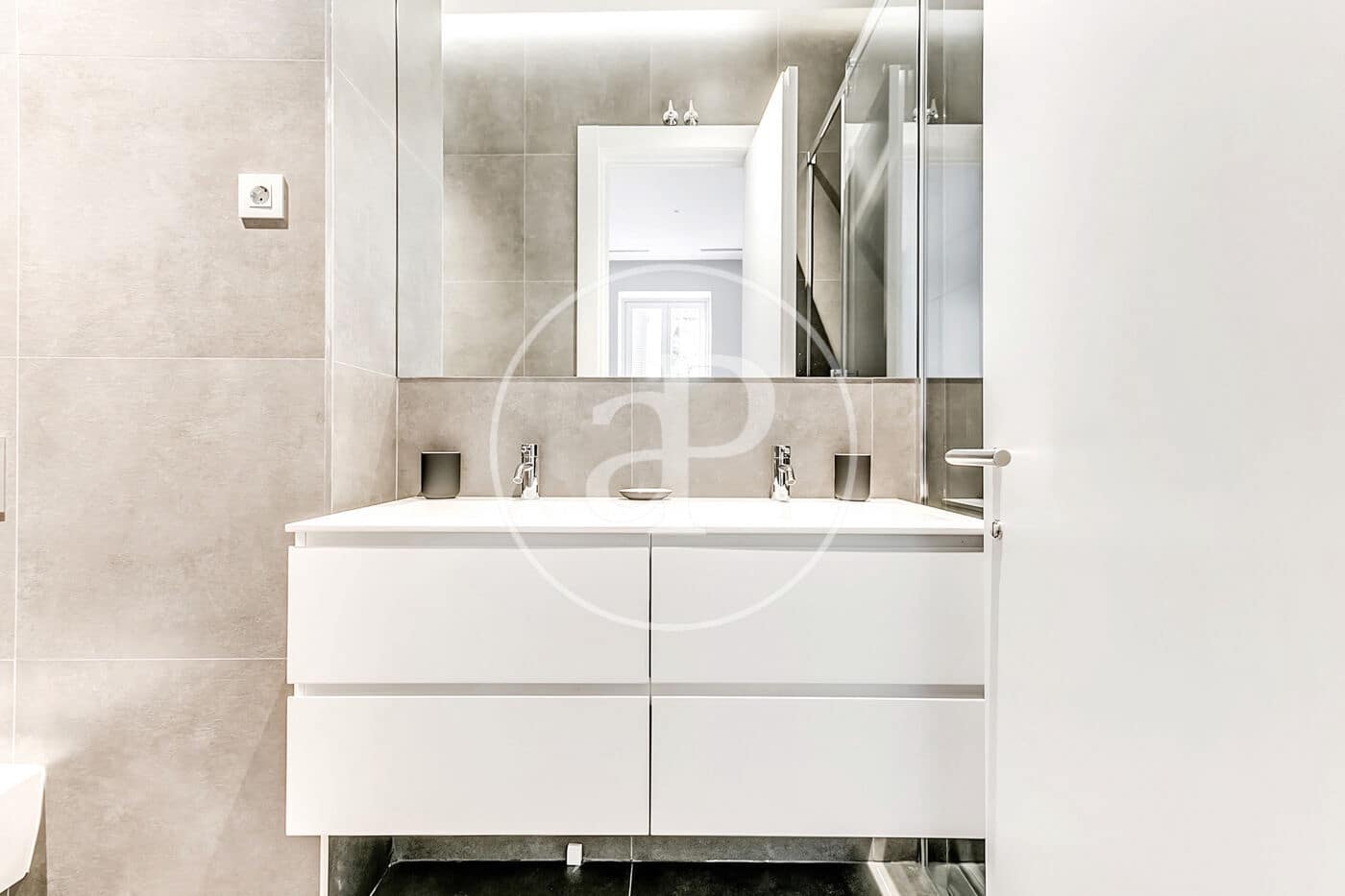 1 soverom Leilighet til leie i Madrid by - € 4 700 (Ref: 10159584)