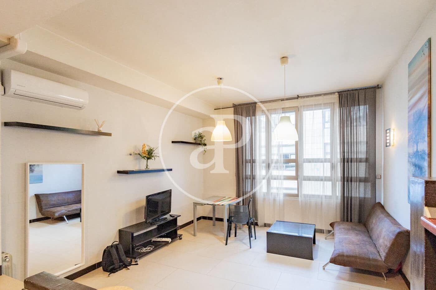 Villa te koop in Madrid stad met zwembad garage - € 270.000 (Ref: 10161480)