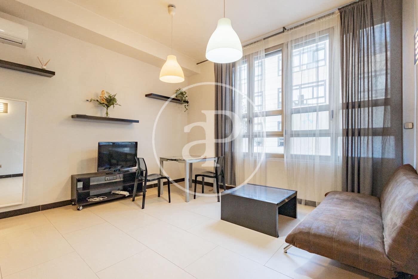 Villa te koop in Madrid stad met zwembad garage - € 270.000 (Ref: 10161480)