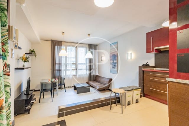 Willa na sprzedaż w Canillejas, Miasto Madryt z basenem garażem - 270 000 € (Ref: 10161480)