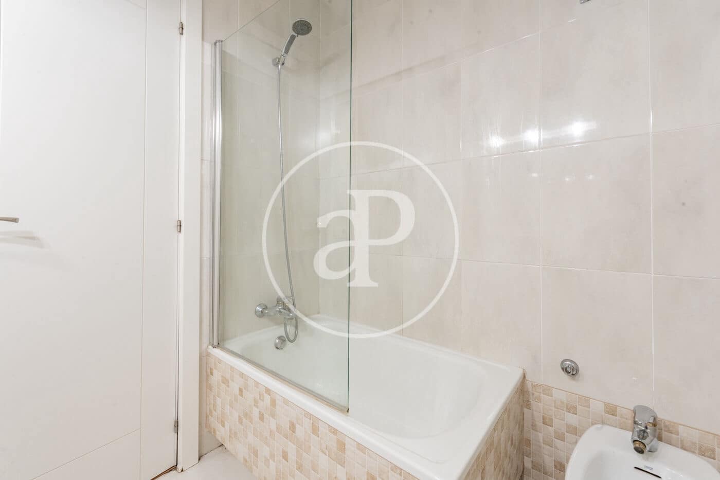 4 bedroom Apartment for rent in Madrid city - € 3,300 (Ref: 10161482)