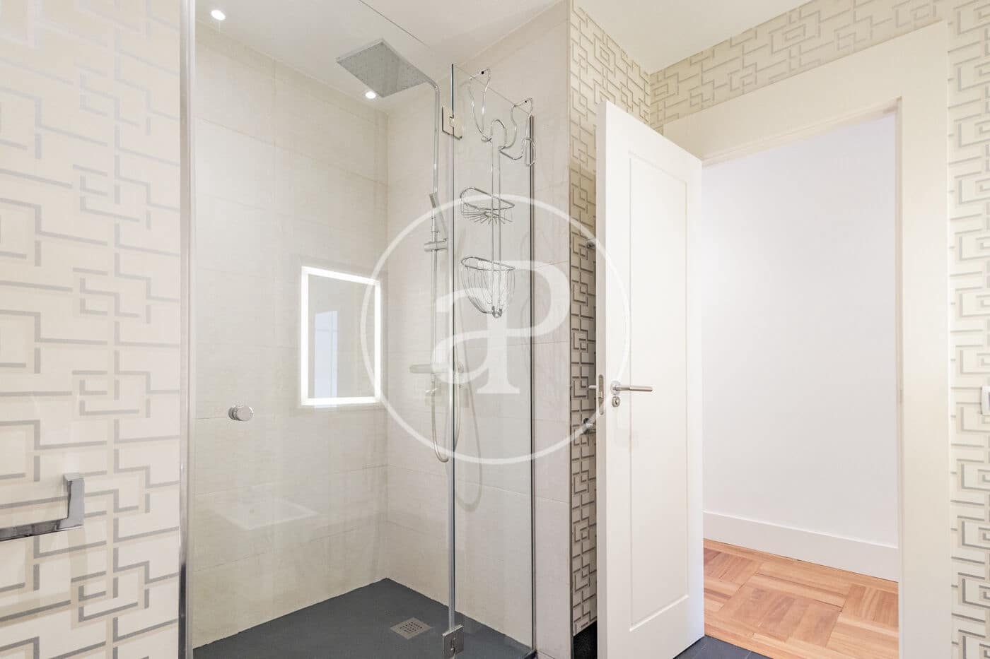 4 soverom Leilighet til salgs i Madrid by med svømmebasseng garasje - € 3 100 000 (Ref: 10161488)