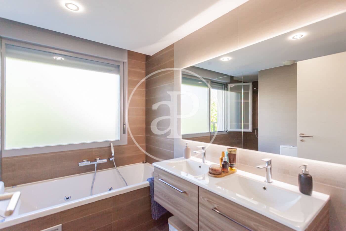 3 bedroom Villa for sale in Boadilla del Monte with pool garage - € 1,250,000 (Ref: 10164948)