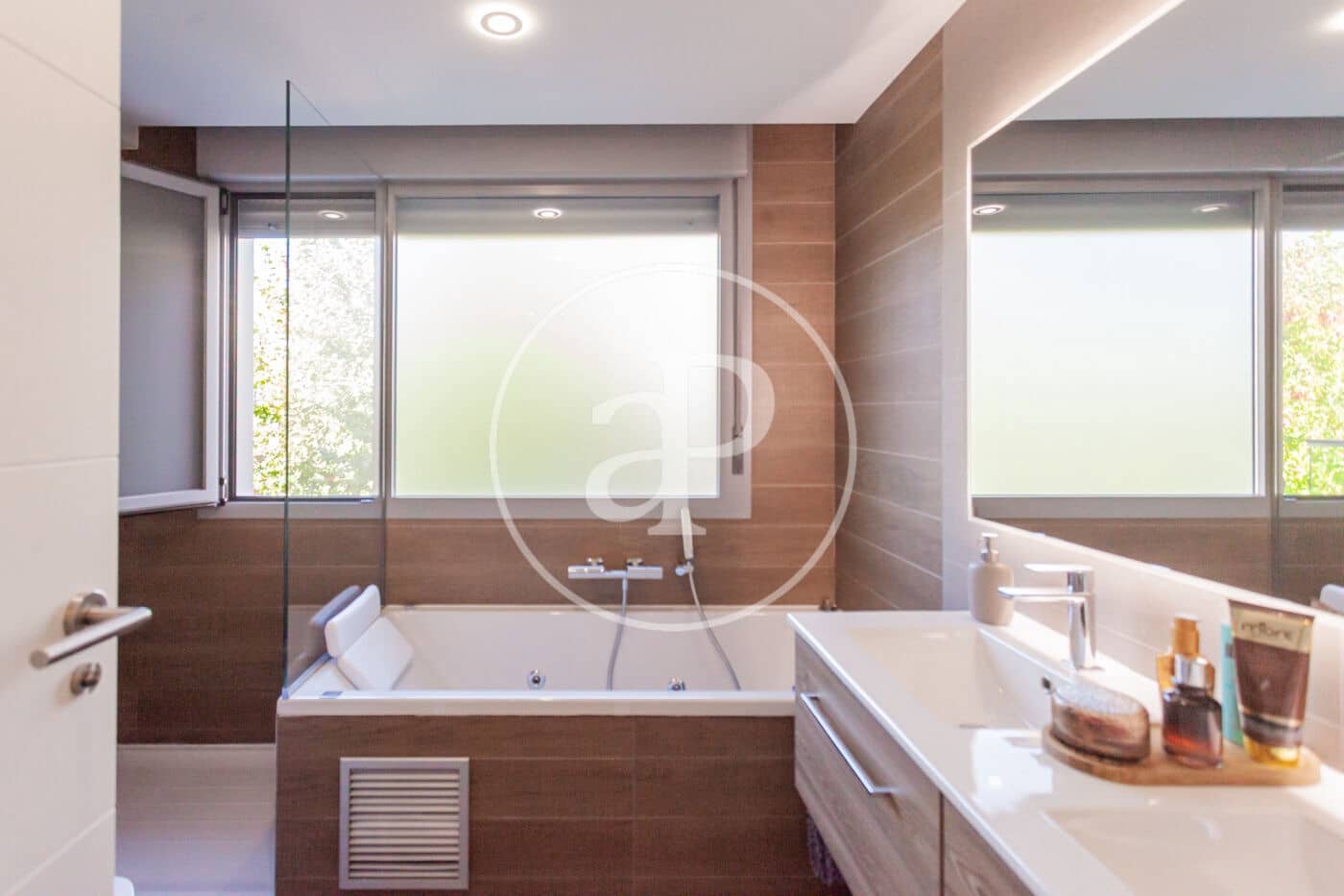 3 bedroom Villa for sale in Boadilla del Monte with pool garage - € 1,250,000 (Ref: 10164948)
