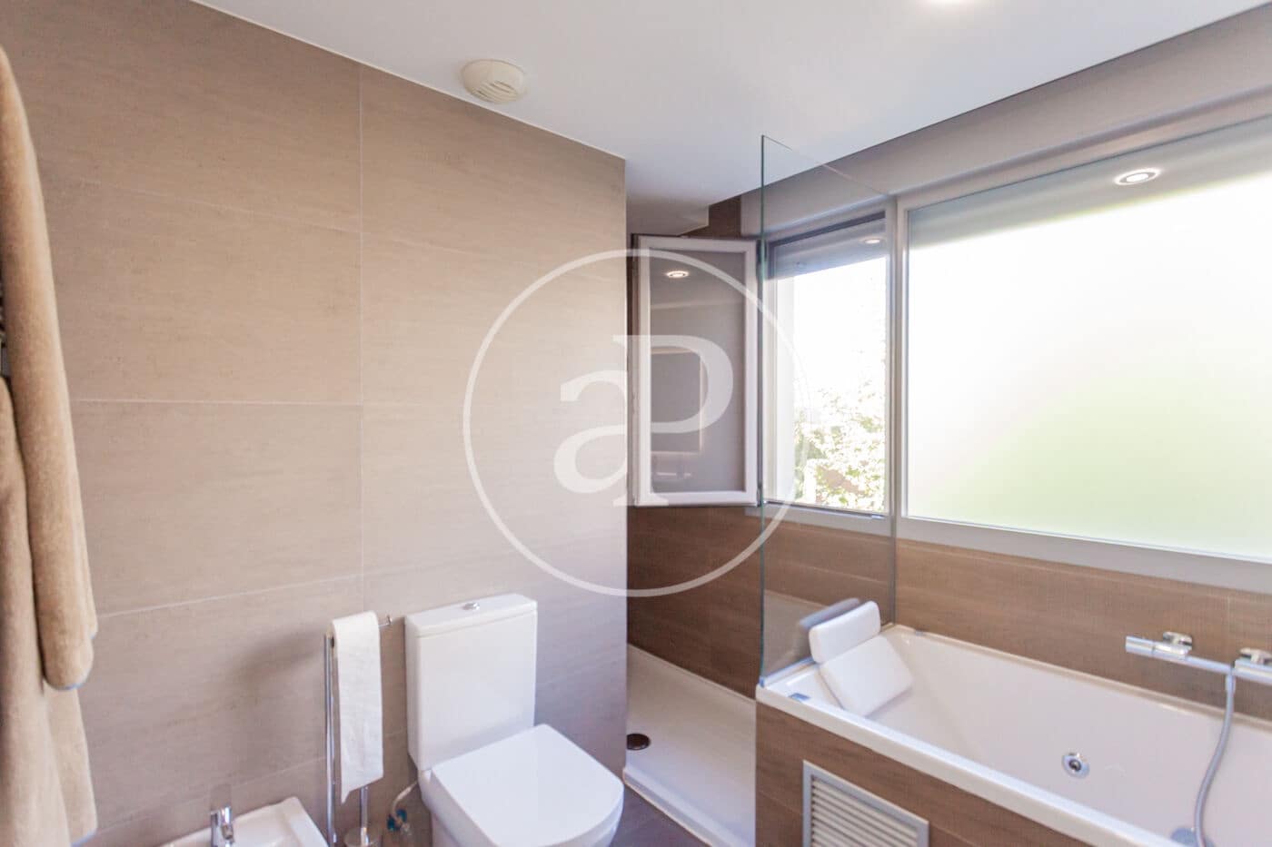 3 bedroom Villa for sale in Boadilla del Monte with pool garage - € 1,250,000 (Ref: 10164948)