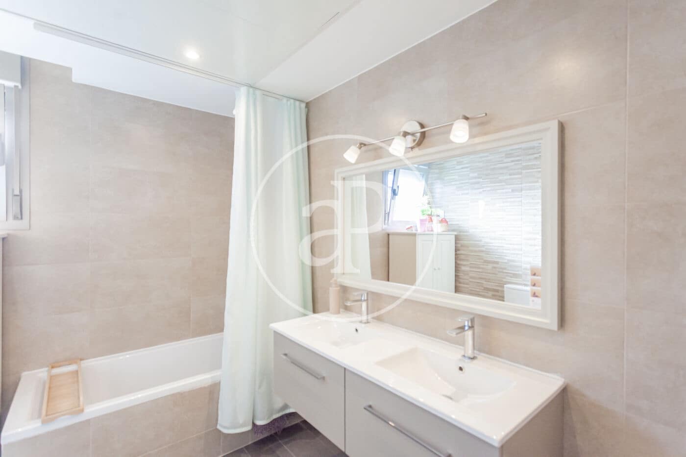 3 bedroom Villa for sale in Boadilla del Monte with pool garage - € 1,250,000 (Ref: 10164948)