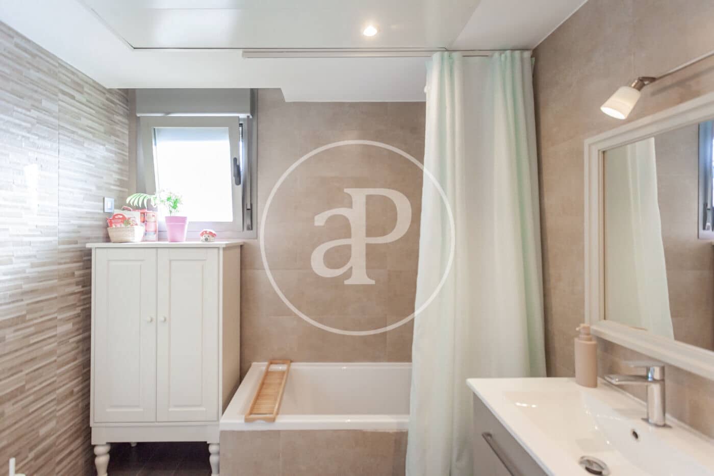3 bedroom Villa for sale in Boadilla del Monte with pool garage - € 1,250,000 (Ref: 10164948)