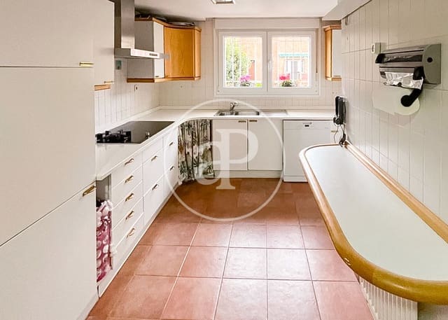 6 slaapkamer Villa te koop in Valverde, Madrid stad met zwembad garage - € 1.750.000 (Ref: 10166619)
