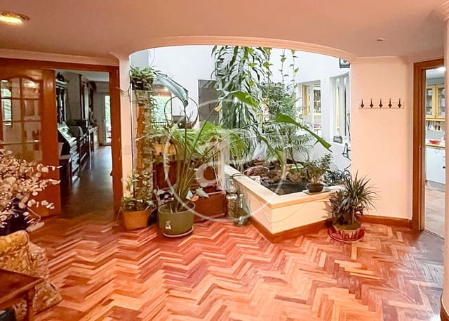 6 slaapkamer Villa te koop in Valverde, Madrid stad met zwembad garage - € 1.750.000 (Ref: 10166619)