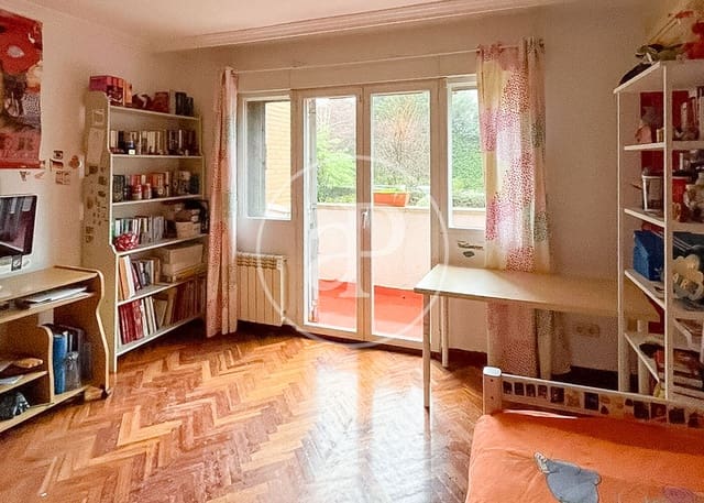 6 slaapkamer Villa te koop in Valverde, Madrid stad met zwembad garage - € 1.750.000 (Ref: 10166619)