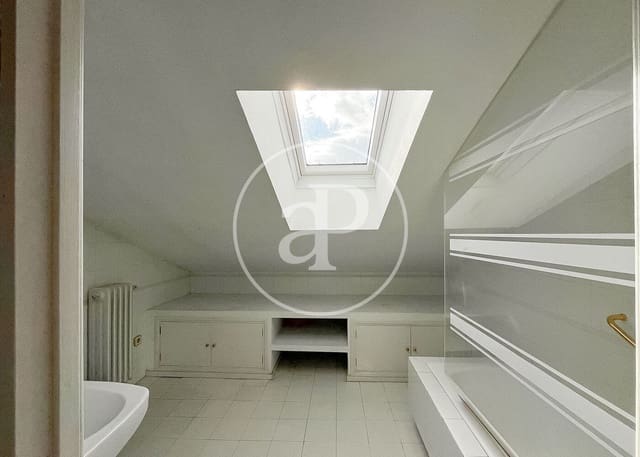 6 slaapkamer Villa te koop in Valverde, Madrid stad met zwembad garage - € 1.750.000 (Ref: 10166619)