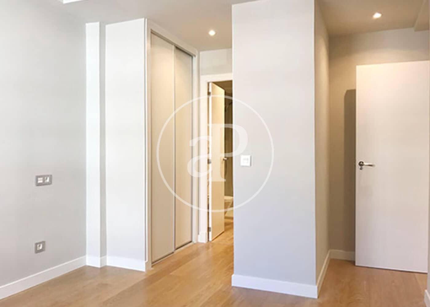 2 soverom Leilighet til leie i Madrid by - € 3 000 (Ref: 10171495)