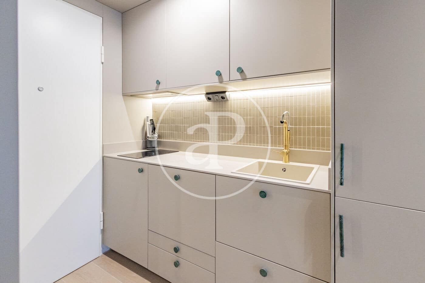Lejlighed til leje i Madrid by - € 1.300 (Ref: 10173810)