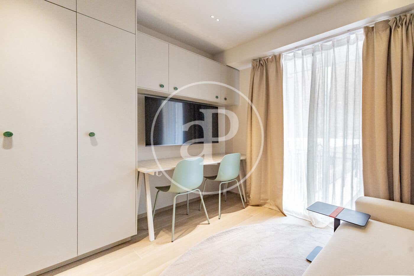 Lejlighed til leje i Madrid by - € 1.300 (Ref: 10173810)