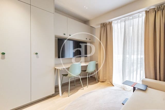 Apartamento para arrendar em Palacio, Madrid cidade - 1 300 € (Ref: 10173810)
