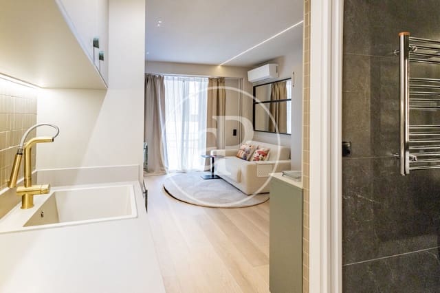 Apartamento para arrendar em Palacio, Madrid cidade - 1 300 € (Ref: 10173810)