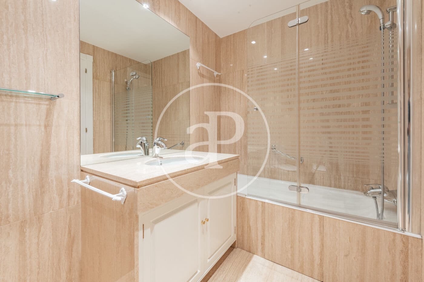 3 bedroom Apartment for rent in Madrid city with garage - € 5,500 (Ref: 10177095)